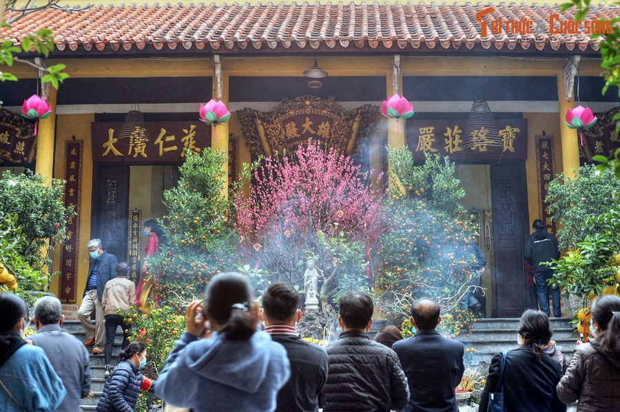 Năm 1934, khi Tổng hội Phật giáo Bắc Kỳ thành lập, chùa Quán Sứ được chọn làm trụ sở trung ương. Năm 1942 chùa đã được xây dựng lại theo bản thiết kế của hai kiến trúc sư Nguyễn Ngọc Ngoạn và Nguyễn Xuân Tùng. Kiến trúc chùa là sự kết hợp hài hòa giữa truyền thống và hiện đại.