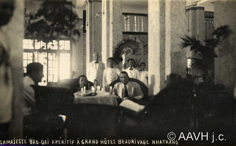 Vua Bảo Đại nghỉ ngơi trong khách sạn Grand ở Nha Trang, Khánh Hòa.