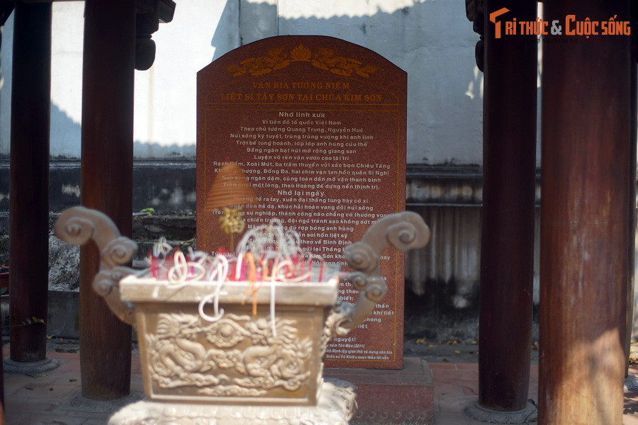 Nội dung bia là lời tri ân những liệt sĩ Tây Sơn đã hi sinh trong cuộc chiến chống quân xâm lược phương Bắc, và rộng hơn là tất cả các liệt sĩ đã ngã xuống vì sự nghiệp bảo vệ đất nước.