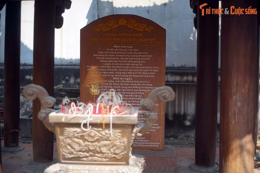 Nội dung bia là lời tri ân những liệt sĩ Tây Sơn đã hi sinh trong cuộc chiến chống quân xâm lược phương Bắc, và rộng hơn là tất cả các liệt sĩ đã ngã xuống vì sự nghiệp bảo vệ đất nước.