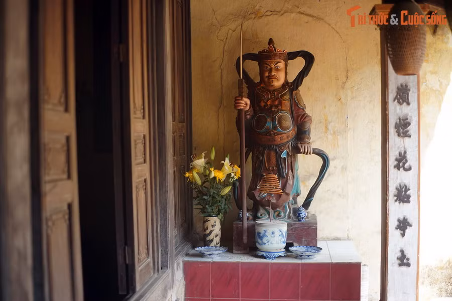 Sau đó, một ngôi chùa đã được xây bên am Vạn Linh để người dân hương khói, cầu siêu thoát cho anh linh những quân sĩ Tây Sơn vong trận. Ngôi chùa này được đặt tên là Tây Sơn tự.