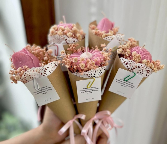 Hoa nến thơm trở thành xu hướng cho dịp 8/3 năm nay Hoa nen thom tro thanh xu huong cho dip 8/3 nam nay