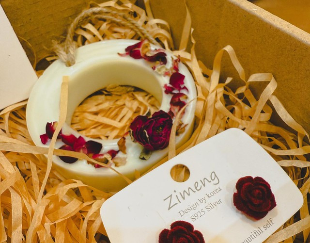 Hoa nến thơm trở thành xu hướng cho dịp 8/3 năm nay - Hình 3 Hoa nen thom tro thanh xu huong cho dip 8/3 nam nay-Hinh-3