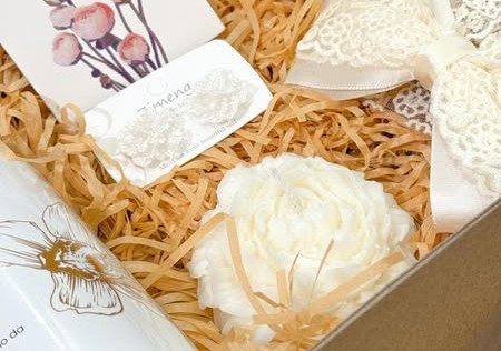 Hoa nến thơm trở thành xu hướng cho dịp 8/3 năm nay - Hình 2 Hoa nen thom tro thanh xu huong cho dip 8/3 nam nay-Hinh-2