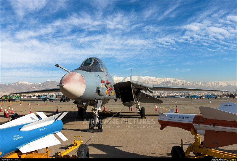 Những chiến đấu cơ F-14 Tomcat của Không quân Iran đã bắn hạ rất nhiều máy bay chiến đấu của Iraq trong cuộc chiến tranh Iran-Iraq (1980-1988), chứng tỏ vị thế chiếm lĩnh bầu trời của Không lực Iran thời kỳ đó với khoảng 50 chiếc còn hoạt động tốt.