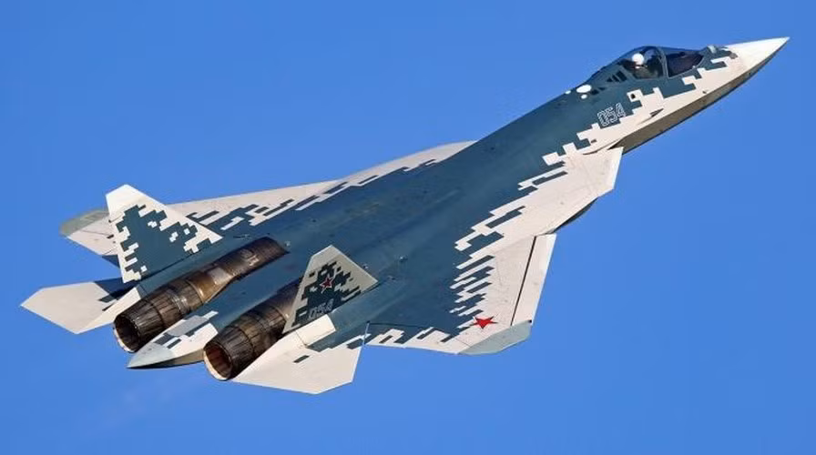 Chưa rõ những chiếc tiêm kích Su-57 thuộc lô sản xuất trước mắt lắp động cơ AL-41F1S của Su-35 có thể nâng cấp lên để sử dụng loại Izdeliye 30 hay không.