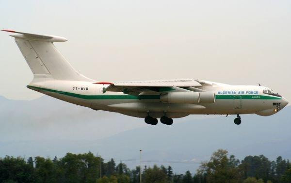 Vào ngày 5/ 5, Nga tuyên bố sẽ cho phép quân đội Iran sử dụng căn cứ lớn nhất và quan trọng nhất của Không quân Nga tại Syria là sân bay Khmeimim. Vào buổi tối cùng ngày, một chiếc máy bay vận tải Il-76 của Không quân Iran cất cánh từ Herabad, Tehran và hạ cánh an toàn xuống căn cứ Khmeimim.