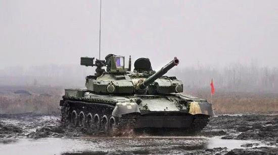 Cạnh tranh cho dự án này là xe tăng VT-4 của Trung Quốc, T-84M của Ukraine và MBT Altai của Thổ Nhĩ Kỳ. Tuy nhiên Ukraine đang chìm trong vũng lầy của cuộc nội chiến, và nền kinh tế đang trên bờ vực sụp đổ. Ngành công nghiệp xe tăng đang chết dần và rất khó để đáp ứng được cho các dự án quy mô lớn.