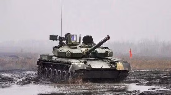 Cạnh tranh cho dự án này là xe tăng VT-4 của Trung Quốc, T-84M của Ukraine và MBT Altai của Thổ Nhĩ Kỳ. Tuy nhiên Ukraine đang chìm trong vũng lầy của cuộc nội chiến, và nền kinh tế đang trên bờ vực sụp đổ. Ngành công nghiệp xe tăng đang chết dần và rất khó để đáp ứng được cho các dự án quy mô lớn.