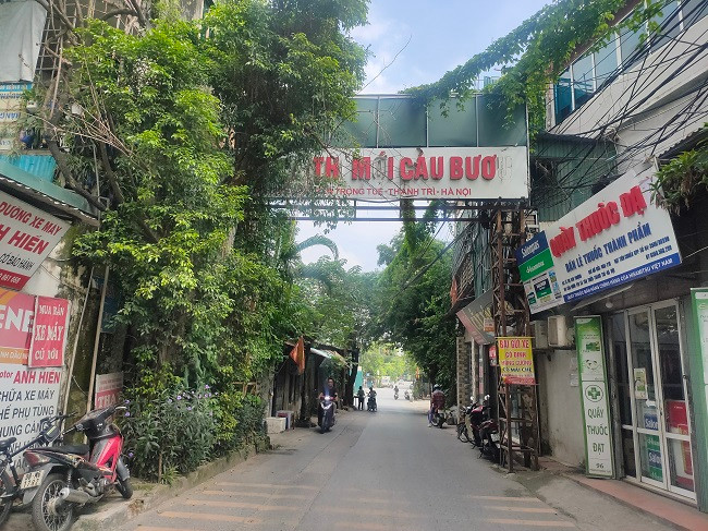  Khu đô thị mới Cầu Bươu có quy mô diện tích đất 215.650m2 do Công ty CP Kinh doanh phát triển nhà và đô thị Hà Nội (Hanhud) làm chủ đầu tư. Dự án nằm trên địa bàn các xã: Thanh Liệt, Tân Triều và Tả Thanh Oai của huyện Thanh Trì. Ảnh: Lối vào khu biệt thự ở Khu đô thị mới Cầu Bươu trên đường Phan Trọng Tuệ, huyện Thanh Trì, Hà Nội.