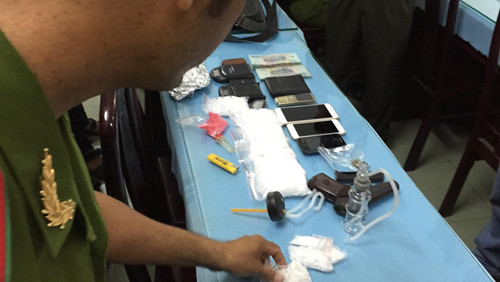 Phut doi dau nghet tho giua CS va trum ma tuy mang sung K59-Hinh-3