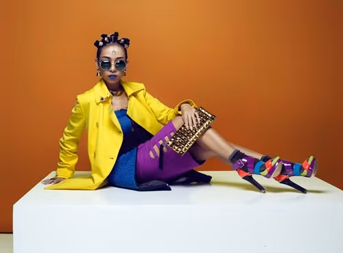 Bộ ảnh khiến nhiều người liên tưởng đến hình tượng ma quái và phong cách thời trang cá tính gắn liền với tên tuổi Lady Gaga.