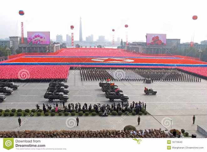 Quan doi Trieu Tien duyet binh ky niem thanh lap Dang