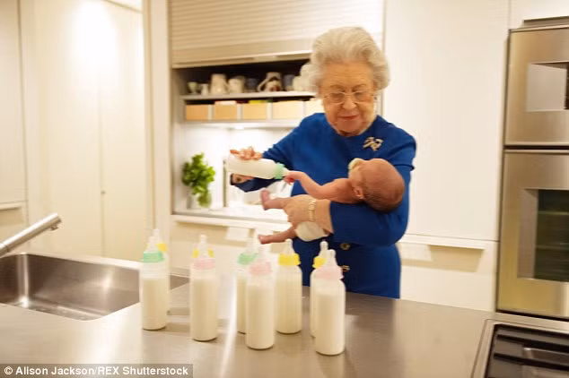 Lo anh Nu hoang Anh thay ta cho cong chua moi sinh