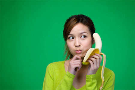 Chuối. Vitamin C, chất khoáng vô cơ cần thiết cho mô liên kết collagen đều có mặt trong loại quả rất phổ biến này.