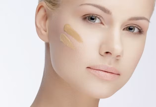 Nguyên tắc đặc biệt khi trang điểm tránh mồ hôi gây nhờn dính vào những ngày nắng nóng này chính là chỉ nên trang điểm thật thật nhẹ nhàng, đừng "tô trét" mọi thứ quá dày lên mặt.