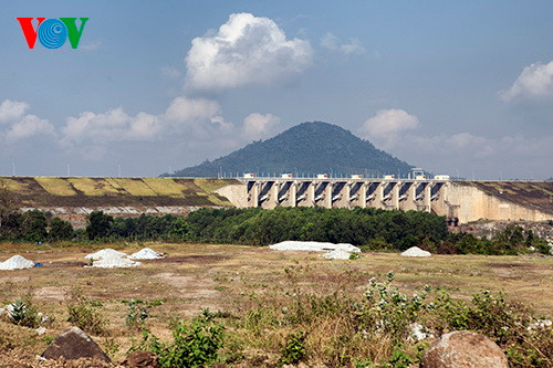 Mien Trung vat va trong nang nong chua tung co-Hinh-5