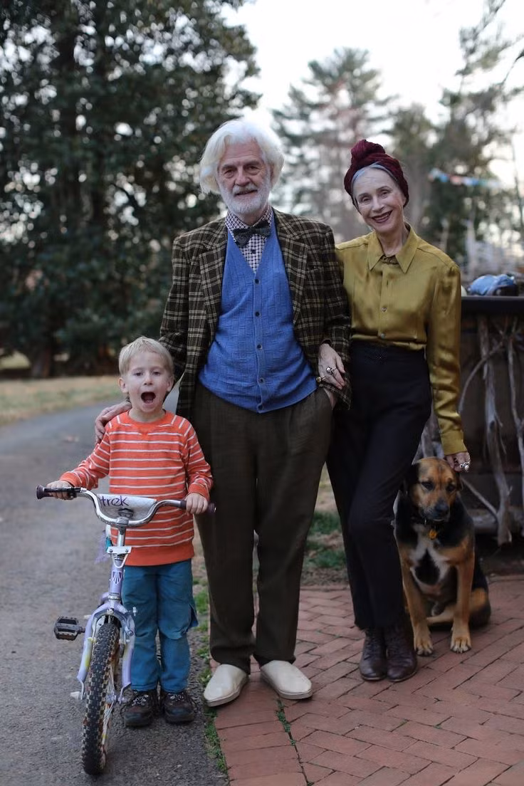 Beatrix Ost thể hiện sự tự do trong style thời trang cá nhân. Bà là minh chứng cho phong cách thời trang vượt giới hạn tuổi tác. Bà luôn tràn đầy tự tin, biến mọi set đồ trở nên sống động.