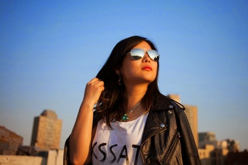 Làm dịu da khi đi nắng về. Sau khi tẩy lông hay đi ngoài nắng về, da của bạn sẽ có cảm giác bỏng rát, sử dụng xịt khoáng sẽ làm những vùng da này dịu đi và bạn sẽ cảm thấy dễ chịu hơn trông thấy. Sử dụng xịt khoáng dành cho da nhạy cảm để có hiệu quả bất ngờ nhé.