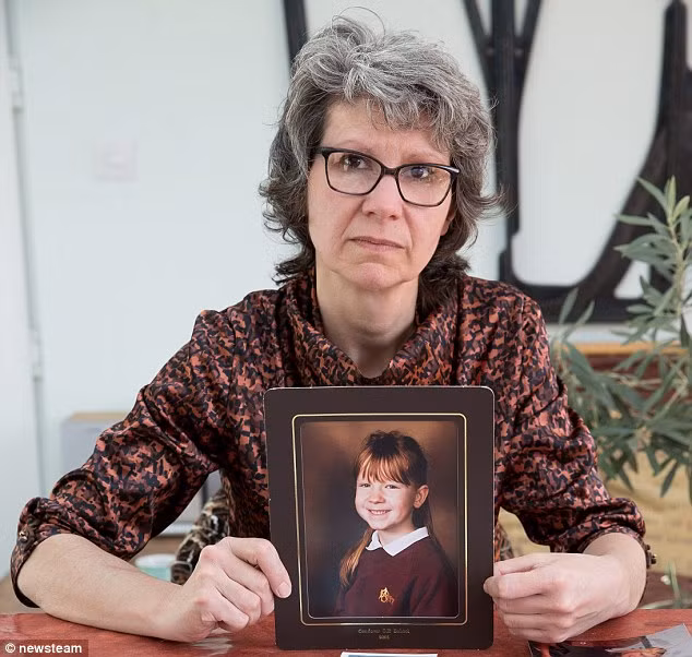 Cảnh báo này được đưa ra sau khi sinh viên Eloise Aimee Parry (21 tuổi, người Anh) tử vong. Sinh viên này chỉ là một trong 5 nạn nhân đã thiệt mạng vì thuốc này kể từ năm 2008. Bà Fiona, mẹ nữ sinh Eloise, cho biết sau khi con chết, bà tìm thấy DNP trong túi xách của cô. Thuốc đựng trong túi nhựa, bên ngoài có dán chữ DNP. Bà nói con gái bà đã bị "thiêu đốt từ bên trong" bởi loại thuốc này.