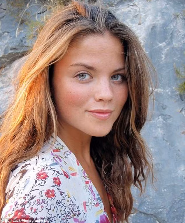 Sinh viên y trường Đại học Leeds Sarah Houston (23 tuổi) cũng đã tử vong sau khi uống DNP với mong muốn xoá tan nỗi ám ảnh cân nặng.