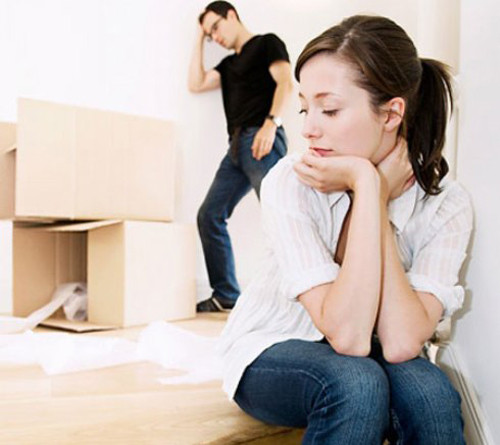 Ly hôn vì chồng quá sạch. Năm 2009, một phụ nữ Đức ly dị chồng vì cô đã chán cảnh anh ta suốt ngày lau chùi mọi thứ một cách sạch sẽ thái quá. Hai vợ chồng này đã có 15 năm chung sống. Người chồng làm các việc vặt trong gia đình. Anh ta thường xuyên lau chùi và sắp xếp lại các đồ nội thất trong nhà. Người vợ hết kiên nhẫn vì tính sạch sẽ thái quá của chồng khi anh này khăng khăng đòi đập bức tường để xây lại chỉ vì nó bị bẩn.