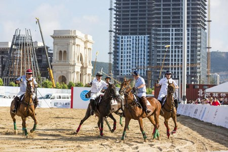 Polo được mệnh danh là trò chơi vua chỉ phải dành cho những vị vua, rất được ưu chuộng bởi giới thượng lưu Trung Quốc.