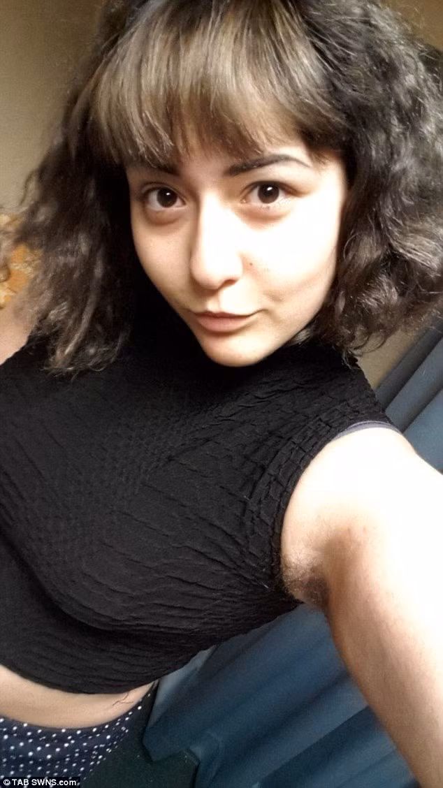 Hot girl khoe long nach dọa ma bàng vẻ thien nhien