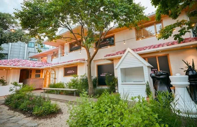 Căn nhà màu hồng "trầm trồ" của các cô nàng BlackPink Can nha mau hong