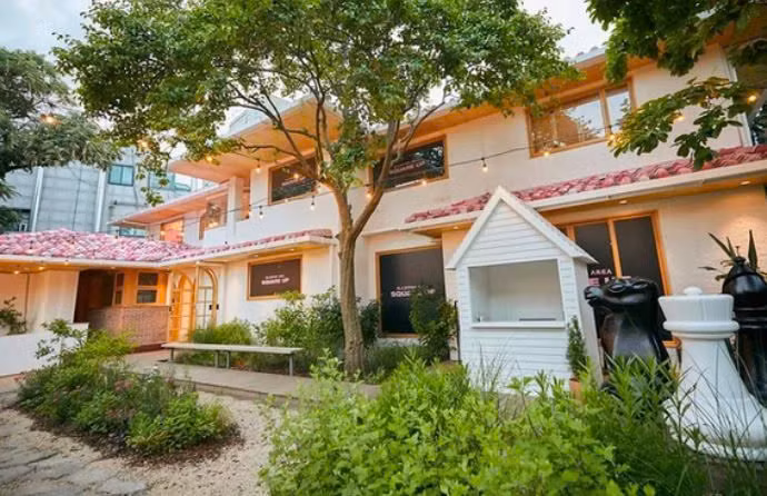 Căn nhà màu hồng "trầm trồ" của các cô nàng BlackPink Can nha mau hong