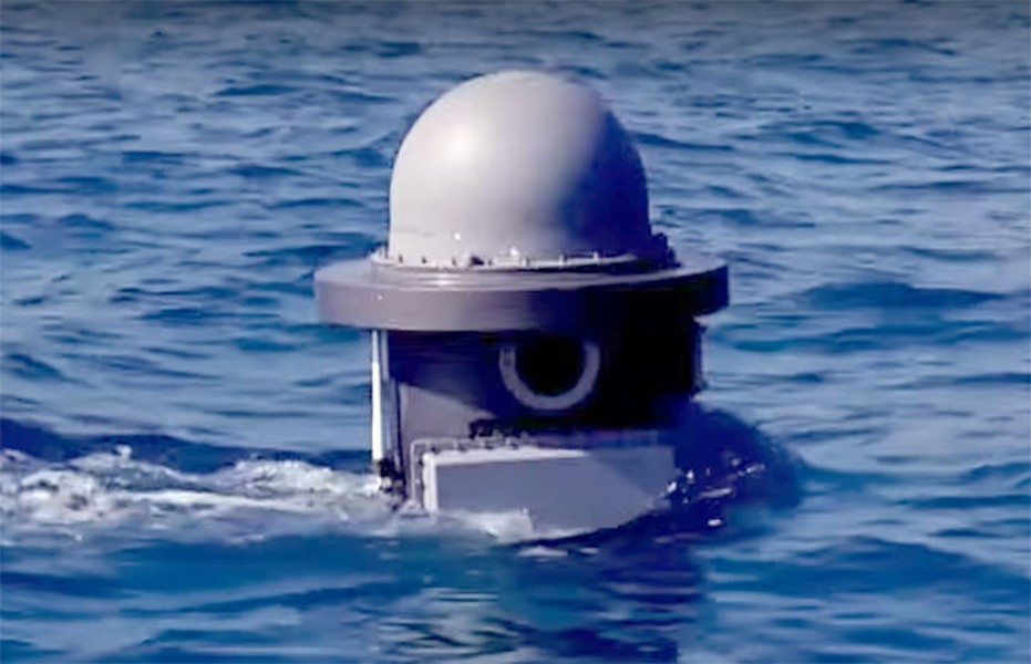 Tổ hợp xử lý dữ liệu nhận được trực tiếp từ tàu, nhưng nếu cần, có thể truyền dữ liệu qua kênh liên lạc vệ tinh đến những căn cứ chỉ định trên mặt đất để phân tích thêm, khiến khu trục hạm MEKO A-400 AMD còn trở thành "trung tâm trinh sát ngoài khơi" của Hải quân Đức.