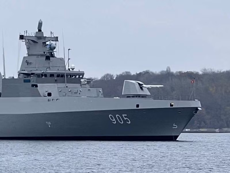 Chi tiết đáng chú ý nữa là chiếc MEKO A-400 AMD còn được thiết kế để mang theo hệ thống trinh sát điện tử và sonar không người lái dưới nước đầy hứa hẹn có tên BlueWhale do Đức hợp tác phát triển cùng Tập đoàn IAI của Israel.