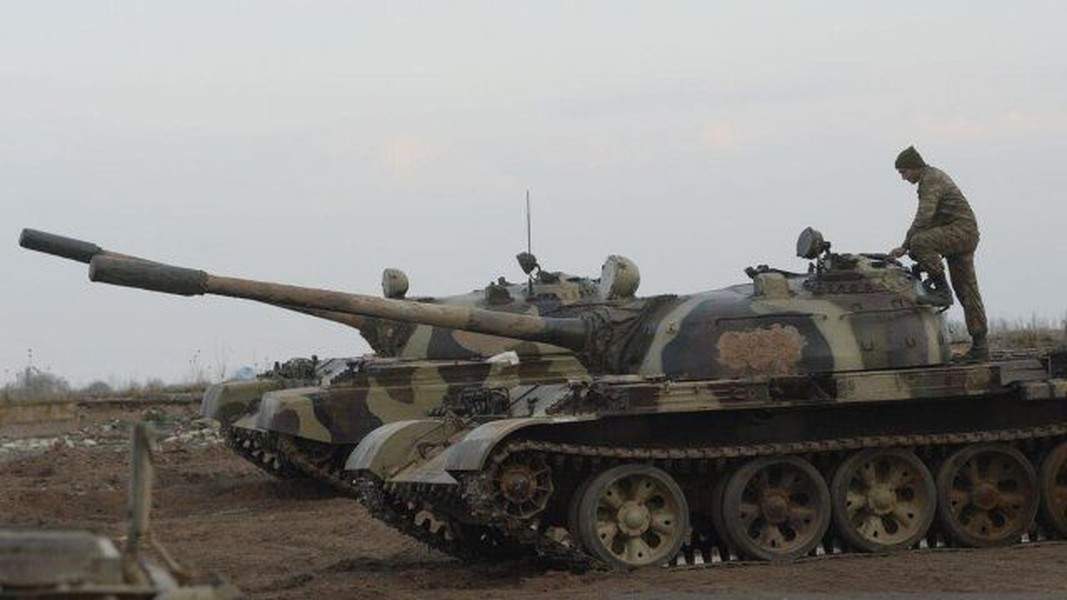 Cần nhắc lại rằng việc đưa xe tăng T-54 và T-55 trở lại phục vụ nhu cầu của quân đội Nga đã được công bố vào tháng 3/2023, sau khi những cỗ chiến xa T-62M mới hơn một chút được huy động gần như toàn bộ.