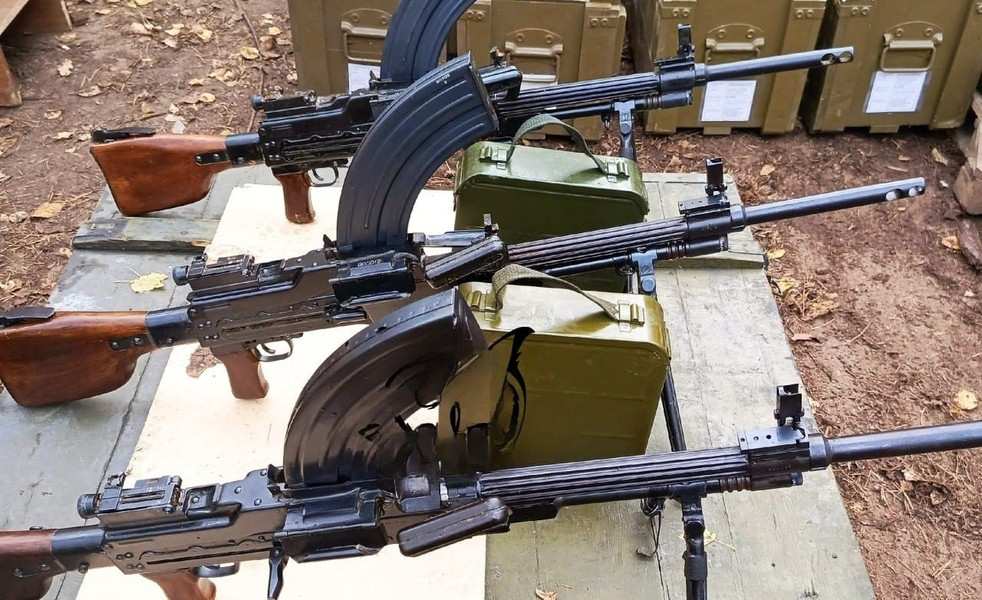 Những khẩu súng máy Type 73, được cho là chụp ở khu vực Kursk của Nga gần đây, bắt đầu lan truyền trực tuyến vào hôm 7/11.