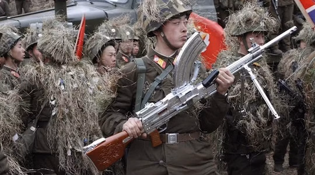 Điều đặc biệt là nòng súng được chế tạo đặc biệt để có thể bắn cả lựu đạn gắn đầu nòng.