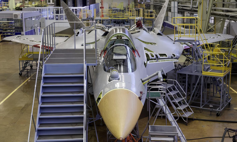 Lực lượng Hàng không Vũ trụ Nga (VKS) vừa qua đã nhận thêm 1 chiếc Su-57 mới và dự kiến sẽ có nhiều máy bay được bàn giao vào cuối năm nay, như vậy phi đội tiêm kích thế hệ 5 của Nga có thể tăng gấp đôi.