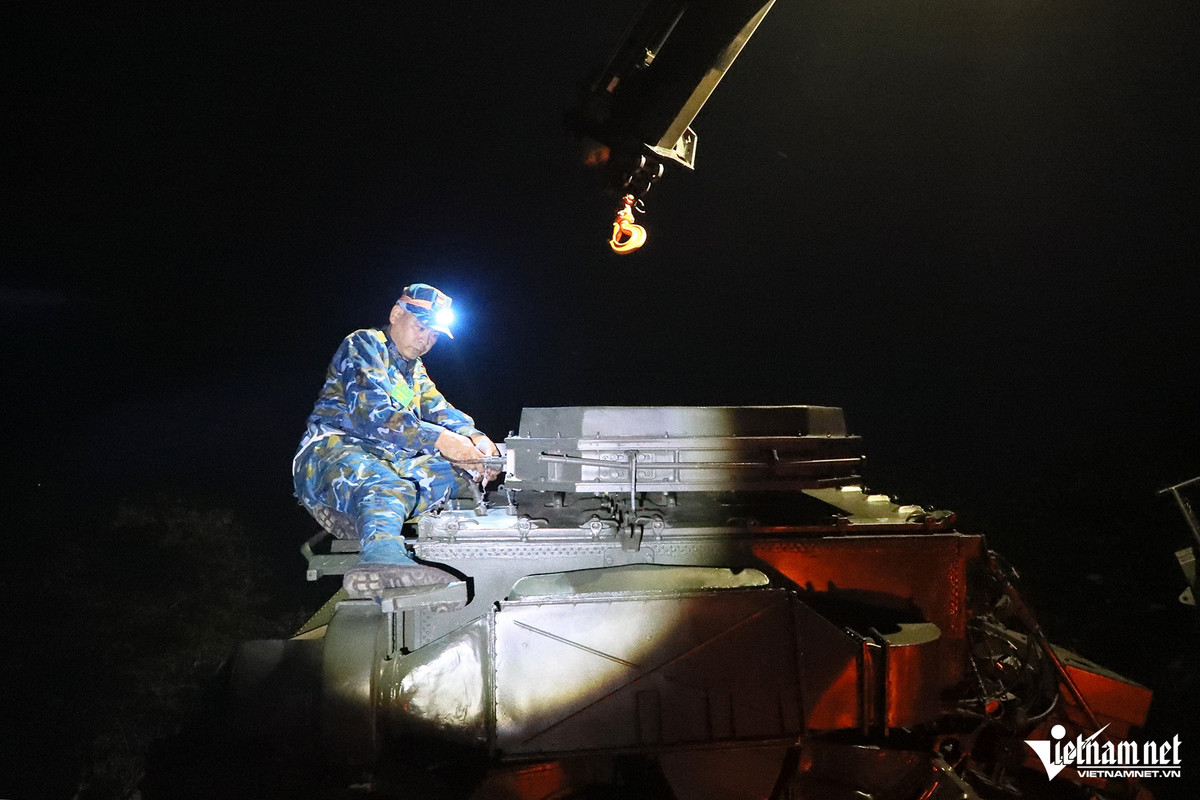 Đại úy Lâm Quang Hiệp, Tiểu đoàn trưởng Tiểu đoàn 124, Trung đoàn tên lửa 284 (Sư đoàn phòng không 365) cho biết, để hoàn thành tốt nhiệm vụ được giao, toàn đơn vị đã tổ chức huấn luyện để từng cán bộ, chiến sĩ nắm chắc tính năng của vũ khí, khí tài. Từ đó, từng cán bộ, chiến sĩ thao tác thuần thục các động tác đối với những loại vũ khí, khí tài được biên chế trong Tiểu đoàn.