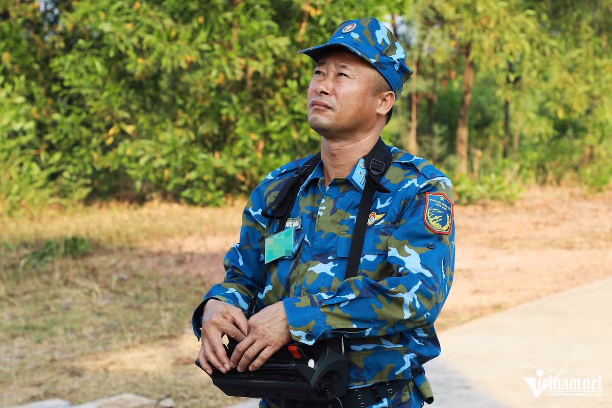 Ghi nhận tại Tiểu đoàn 124, Trung đoàn 284 (Sư đoàn 365), ngay khi nhận được lệnh thu hồi khí tài để triển khai trận địa mới tại địa điểm bí mật, các cán bộ, chiến sĩ của đơn vị đã nhanh chóng triển khai.