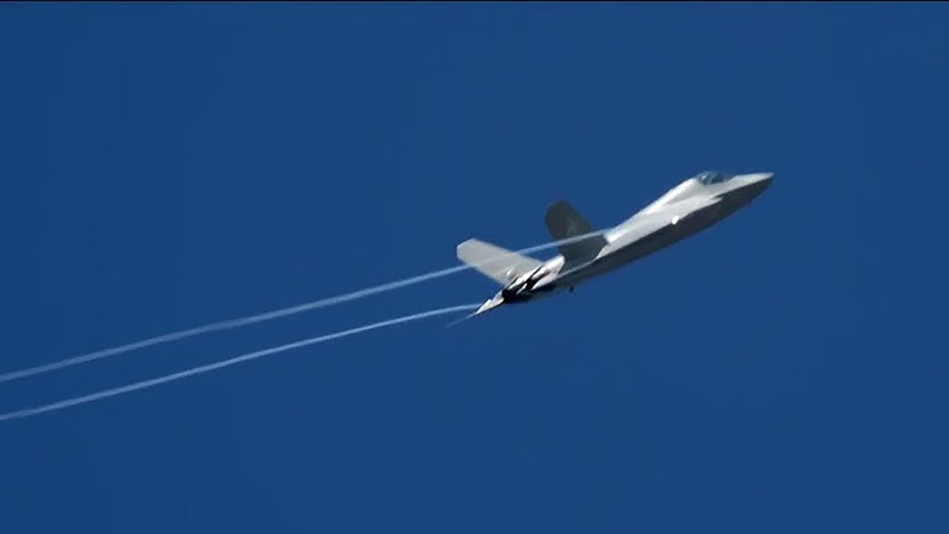 Tiem kich J-35A Trung Quoc vua ra mat da xa khoi den-Hinh-12