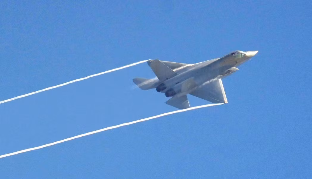 Tiem kich J-35A Trung Quoc vua ra mat da xa khoi den-Hinh-11