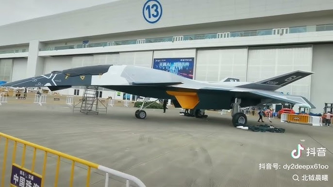 Tiêm kích BaiDi sở hữu những đặc điểm độc đáo, kết hợp tốc độ siêu thanh và khả năng thao diễn rất linh hoạt, giúp nó duy trì khả năng hoạt động một cách hiệu quả ngay cả trong điều kiện trọng lực thấp.