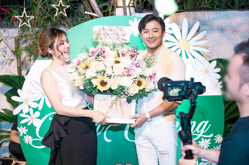 Quý Bình và Vân Trang có nhiều điểm chung như hát khá hay, yêu cầu cao trong công việc.