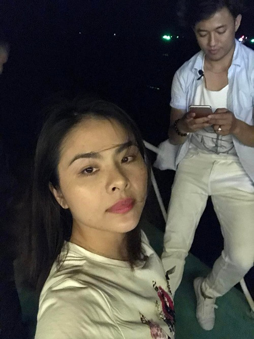  Diễn viên Quý Bình qua đời ở tuổi 42 khiến Vân Trang vô cùng thương tiếc. Mới đây, Vân Trang đăng tải nhiều bức ảnh giữa cô và Quý Bình.