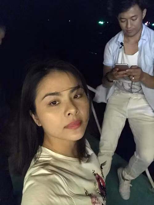  Diễn viên Quý Bình qua đời ở tuổi 42 khiến Vân Trang vô cùng thương tiếc. Mới đây, Vân Trang đăng tải nhiều bức ảnh giữa cô và Quý Bình.