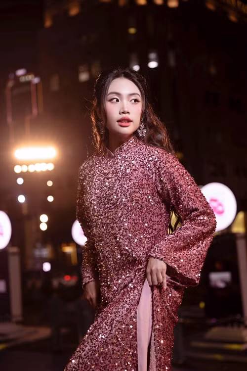 Sự nghiệp của Phương Mỹ Chi lại có bước ngoặt mới khi cô thành lập công ty giải trí riêng và đảm nhận vai trò CEO. Ảnh: FB Phương Mỹ Chi.