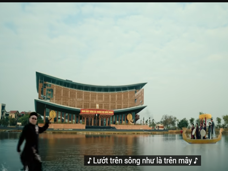 Ông chia sẻ trên Tiền Phong: "Hòa từng hỏi tôi về mức cát-sê. Tuy nhiên, tôi nói thẳng nếu theo mức cát-sê bình thường thì bạn ấy sẽ không trả được. Cát-sê sẽ tính theo ngày, mỗi ngày quay sẽ bằng 15 ngày đi diễn... Ảnh chụp màn hình.