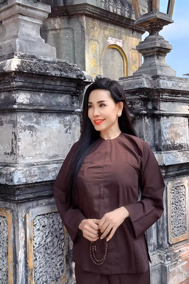 Giọng ca truyền cảm Thúy Hằng chạm đến trái tim nhiều khán giả, đặc biệt là những người con xa quê.