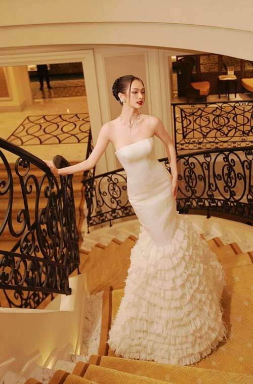 Vũ Thúy Quỳnh từng lọt top 10 Hoa hậu Hoàn vũ Việt Nam 2022, top 5 Miss Cosmo Vietnam 2023, top 12 Siêu mẫu Việt Nam 2018, đoạt giải Á quân 3 cuộc thi The new mentor 2023 - Người mẫu toàn năng 2023.