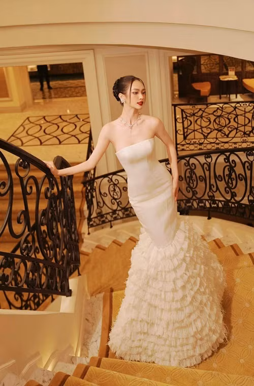 Vũ Thúy Quỳnh từng lọt top 10 Hoa hậu Hoàn vũ Việt Nam 2022, top 5 Miss Cosmo Vietnam 2023, top 12 Siêu mẫu Việt Nam 2018, đoạt giải Á quân 3 cuộc thi The new mentor 2023 - Người mẫu toàn năng 2023.