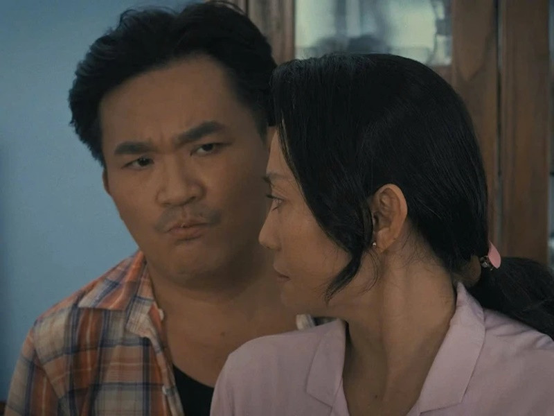 Đại Nghĩa nhận sai khi đã chủ quan. “Nghĩa đã phạm phải sai lầm. Chiếc xe đó dù đến tận nơi mới bấm còi và đèn tín hiệu, nhưng dù chỉ 1 giây mà chưa được phép thì vẫn là sai. Nghĩa đã chấp nhận bước lên chiếc xe đó, dù cho mình không biết đi chăng nữa thì cũng là sai. Một lần nữa Nghĩa xin thành thật gửi lời xin lỗi đến tất cả quý vị", anh cho biết. Ảnh: Pháp Luật TP HCM.